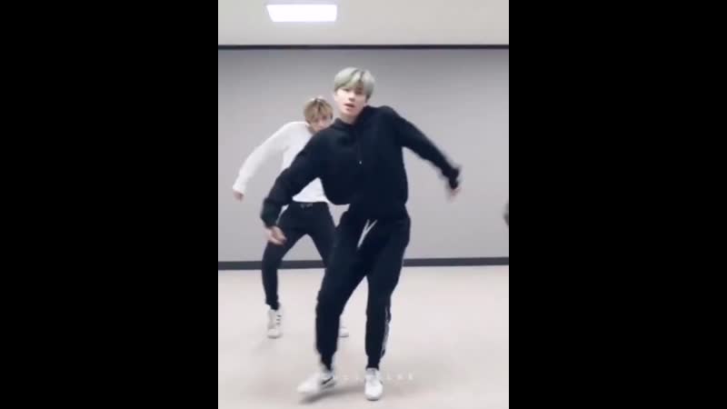 jungwoo boss dance practice