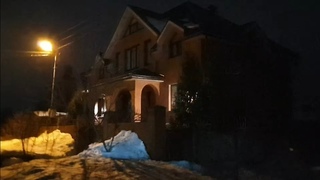 Пришлось ночью уйти из дома Бомжуем, бродим по деревнеСтрашная находка