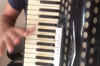 Ensinando o solo Brasileirinho para iniciantes no acordeon