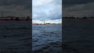 Нормальная питерская погода😉 дождь и ветер. И красавица Нева))) #петербург #нева #прогулкапопитеру