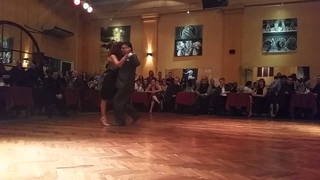 Alicia Pons Luis Rojas en salón Caning  bailan  milonga