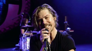HANSON - MMMBop | Live 25 Years Later