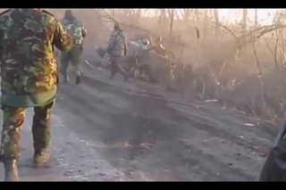 Пьяные украинские военные на бмп не разминулись с авто