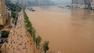 People save themselves from a harardous flood in Fujairah, the UAE