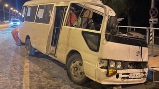 В Анапе маршрутка столкнулась с КАМАЗом, погиб один человек