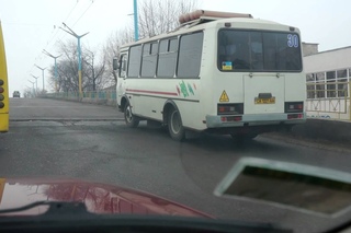 Мост... все тот же мост по Химиков...ямы с каждым днем все больше...