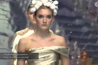 Moscow Fashion Week. Коттеджный посёлок “Суханово парк“ представлял театр “Сияние льда“ на синтетическом льду
