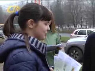КАДЕТЫ РАЗДАЛИ ПРОХОЖИМ ЛИСТОВКИ