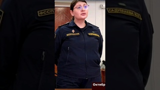 Хамка постоянно перебивает оппонента, судья не реагирует